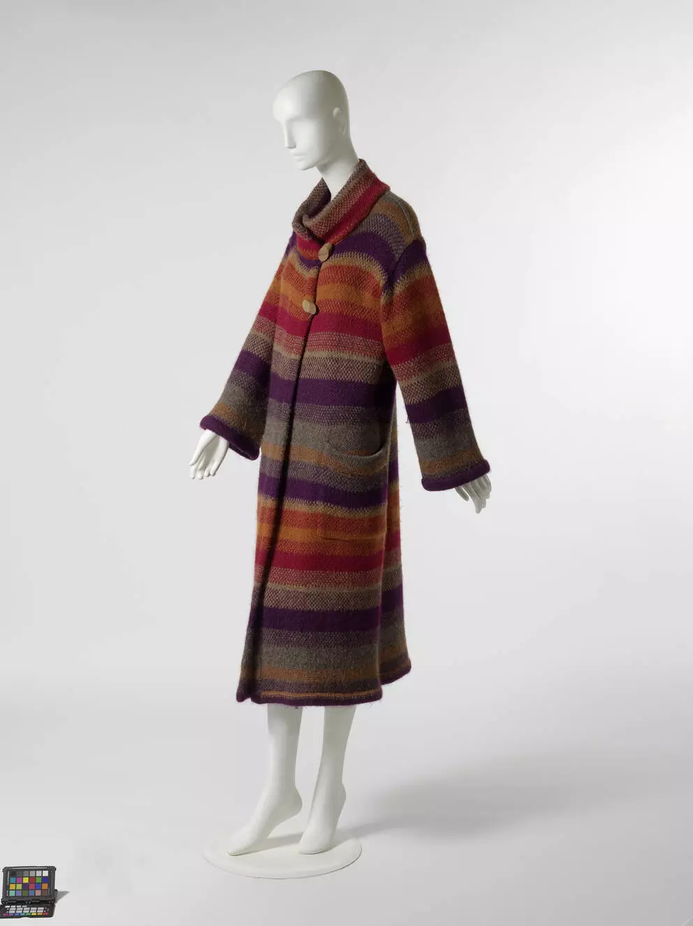 Coat, 1979, M 22363. The museum lists a back length of 116cm.