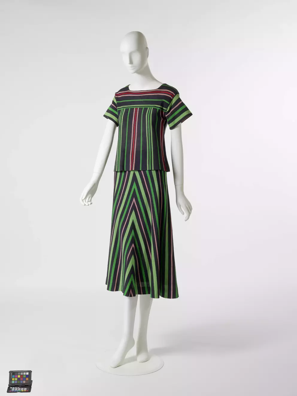 Missoni in Print and in the Archive: Reading Colour Trials and Object Records