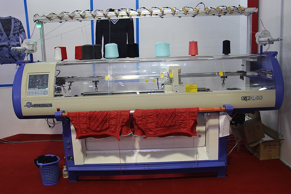 Another view of the same modern Chinese flat machine, not a separate Shima Seiki artifact.