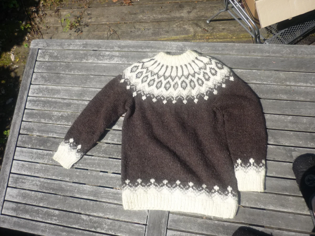 Five Lopi Patterns by Védís Jónsdóttir: Yarn, Gauge and Construction